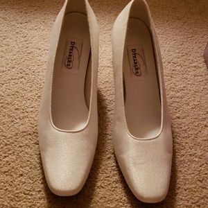 Dyeables Pumps Size 6B
